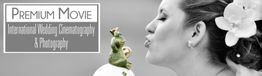 Frau küsst Froschfigur, daneben Text: "Premium Movie, International Wedding Cinematography & Photography".