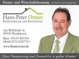 Visitenkarte mit Bild eines Mannes, Kontaktdaten und Slogan für Finanzberatung.