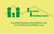 Logotipo verde de Indarte Inmobiliaria con figuras de familia sobre fondo amarillo.