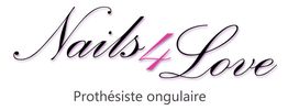 Logo "Nails4Love", texte noir avec un accent rose, mention "Prothésiste ongulaire" dessous.