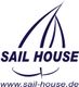 Logo mit Segel und Text "SAIL HOUSE", Website: www.sail-house.de.