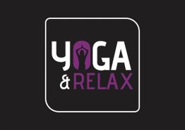 Logo: "Yoga & Relax" in Weiß und Lila auf schwarzem Hintergrund, mit Yoga-Pose im O.