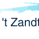 Logo van Fysio 't Zandt met silhouet van een springende figuur en blauwe penseelstreek.