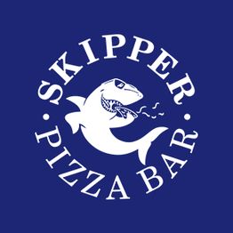Logotipo azul do Skipper Pizza Bar com tubarão branco segurando uma fatia de pizza na boca.