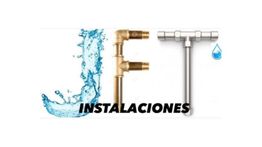 La imagen muestra tuberías formando la palabra "JF" y el texto "Instalaciones" debajo.