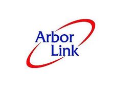 Logo mit blauem Text "Arbor Link", umgeben von rot geschwungenem Bogen.