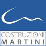 Logo con sfondo blu e scritta "Costruzioni Martini" in bianco e grigio. Motivo ondulato bianco.