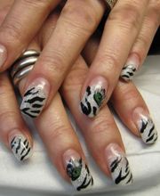 Nagelstudio Schiffweiler-Yvis Nageldesign Logo