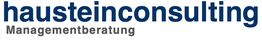 Alt-Text: "Logo mit blauem Text: hausteinconsulting Managementberatung auf weißem Hintergrund."