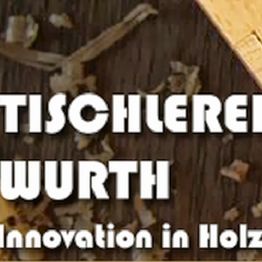 Text auf Holzgrundlage: "Tischlerei Wurth - Innovation in Holz".