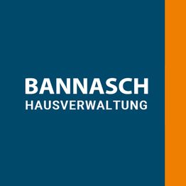 Logo: "BANNASCH HAUSVERWALTUNG" in Weiß auf blauem Hintergrund mit orangefarbenem Streifen rechts.