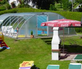 Überdachter Pool