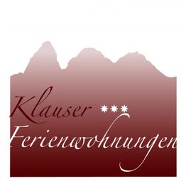 Logo der Klauser Ferienwohnungen mit Bergsilhouette und drei Sternen auf rotem Hintergrund.