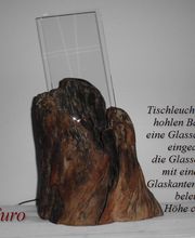 Einmalige Tischleuchte aus einem Baumstamm