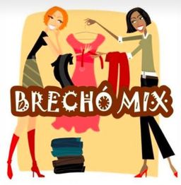 Duas mulheres felizes compram roupas em um brechó, com a placa "BRECHÓ MIX" em destaque.