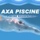 Nuotatore in piscina con testo "AXA PISCINE, PISCINE RESIDENZIALI" su sfondo blu.