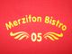 Roter Hintergrund mit gelber Aufschrift: "Merzifon Bistro 05" und dekorativen Elementen.