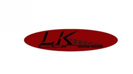 Rotes Logo mit schwarzem Text "LK corse", daneben ein stilisiertes schwarz-weiß kariertes Muster.