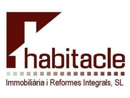Logotipo de Habitacle, empresa de reformas integrales, con un diseño en tonos marrones.