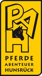 Gelbes Logo mit den Buchstaben PAH und einem Pferdekopf. Text: "Pferde Abenteuer Hunsrück".