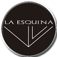 Logo circular negro con texto "La Esquina" y diseño de línea en forma de ángulo.