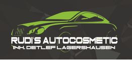 Logo von Rudi's Autocosmetic mit grünem Autodesign und Firmennamen darunter.