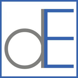 Logo mit den Buchstaben "dE" in Grau und Blau auf weißem Hintergrund.