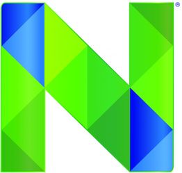 Großer, geometrischer Buchstabe "N" in Grün und Blau mit dreieckigen Mustern.