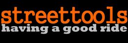 "Logo: 'streettools' in Orange, 'having a good ride' in Grau auf schwarzem Hintergrund."