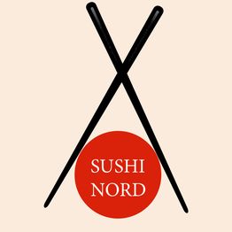 Essstäbchen und roter Kreis mit Text "Sushi Nord" auf beigem Hintergrund.