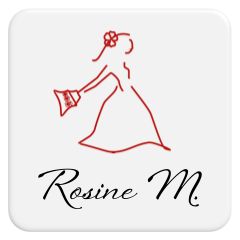 Strichzeichnung einer Frau mit Kleid, Tasche und Blume im Haar. Text: Rosine M.