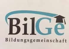 Logo mit der Aufschrift "BilGe Bildungsgemeinschaft" und einem Doktorhut auf dem Buchstaben "G".