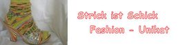 Bunter Socken mit Sandale und Text "Strick ist Schick, Fashion - Unikat" daneben.