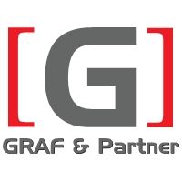 Logo mit grauem "G" in roten Klammern, darunter steht "GRAF & Partner".