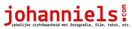 Logo met tekst: "johanniels.com, zakelijke zichtbaarheid met fotografie, film, tekst, etc."
