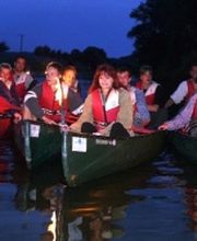 Kanutouren mit Fackelschein