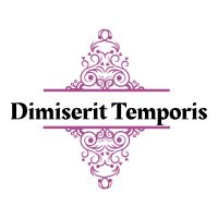 Logo décoratif violet avec le texte "Dimiserit Temporis" au centre.