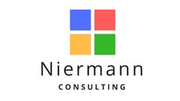 Niermann Consulting Logo mit vier bunten Quadraten: Blau, Rot, Orange, Grün.