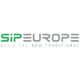 Logo met tekst "SIP Europe" en slogan "Build the New Traditional" in groen en grijs.