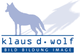 Sillhouette eines Wolfs über Logo „klaus d. wolf - BILD BILDUNG IMAGE“ in Blau.
