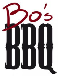 Logo mit rotem Schriftzug „Bo's“ und schwarzem „BBQ“ darunter.