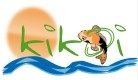Logo mit Sonnenuntergang, Text "kiko", einem springenden Koi und blauen Wellen.
