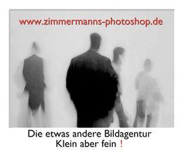 Verschwommene Silhouetten von Personen, Text: "Die etwas andere Bildagentur. Klein aber fein!"