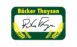 „Bäcker Thaysen“-Logo mit Signatur und gelben Getreideähren auf grünem Hintergrund.