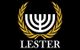 Logo com menorá branca, folhas douradas e a palavra "LESTER" em letras maiúsculas.