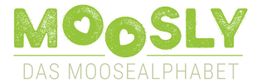 Grüner Schriftzug "MOOSLY", darunter "DAS MOOSEALPHABET" in beige auf weißem Hintergrund.