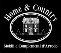Logo "Home & Country" con casa stilizzata, mobili e complementi d'arredo.