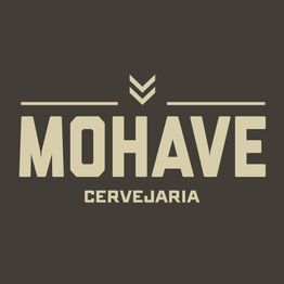 Logo da Cervejaria Mohave com fundo marrom e letras creme.