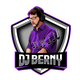 Ein DJ in lila Hemd mit Kopfhörern, Musiknoten und dem Text "DJ Berny" auf einem Wappen.