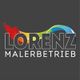 Logo von "Lorenz Malerbetrieb" mit buntem Pinselstrich auf grauem Hintergrund.